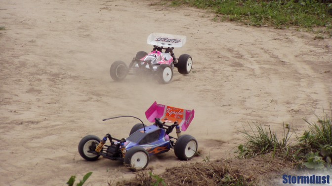 Kyosho Lazer ZX-5 vs. Hot Bodies Cyclone D4